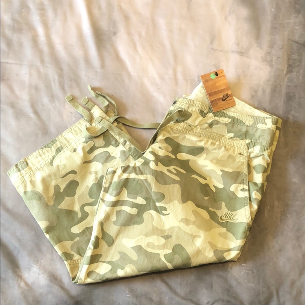NWT!  Ladies Nike Sportswear Camouflage cargo pant